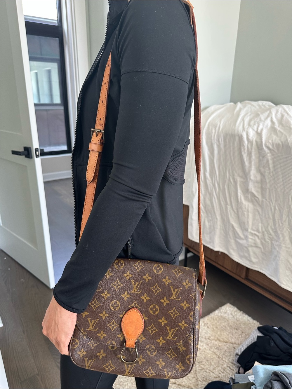 Louis Vuitton Brown Monogram Crossbody with Tan Trim - Picture 12 of 14